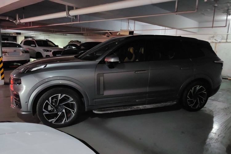 Used Lynk & Co 09 2021 2.0T Halo Six-Seater Exterior 3