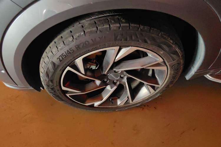 Used Lynk & Co 09 2021 2.0T Halo Six-Seater Exterior 7