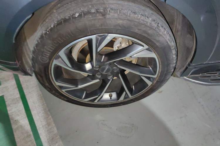 Used Lynk & Co 09 2021 2.0T Halo Six-Seater Exterior 8