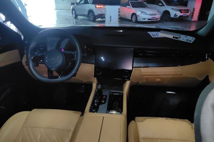 Used Lynk & Co 09 2021 2.0T Halo Six-Seater Interior 2