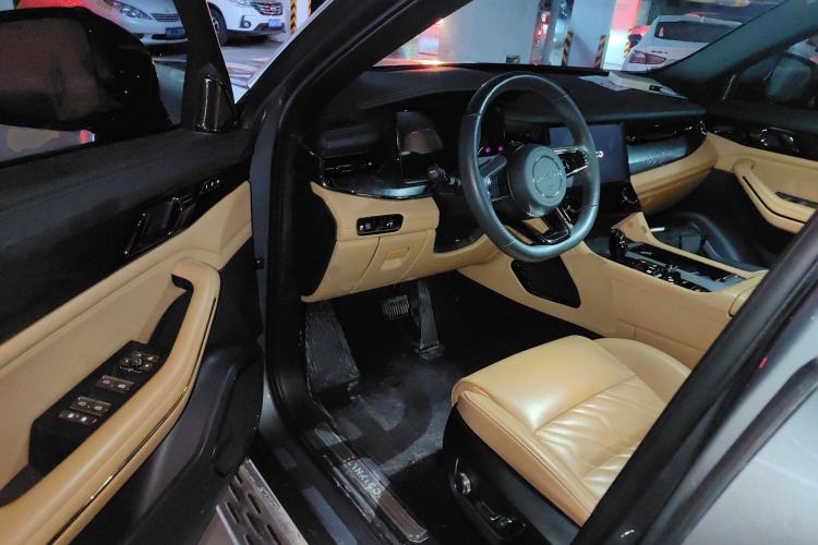 Used Lynk & Co 09 2021 2.0T Halo Six-Seater Interior 3