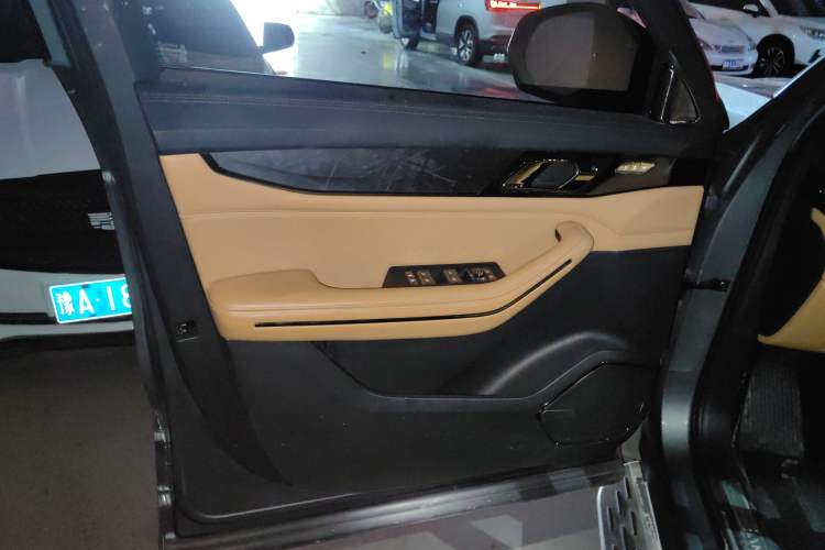 Used Lynk & Co 09 2021 2.0T Halo Six-Seater Interior 7