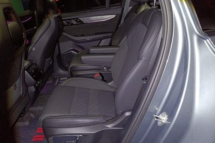 Used Lynk & Co 09 2021 2.0T Halo Six-Seater Left Rear Seat