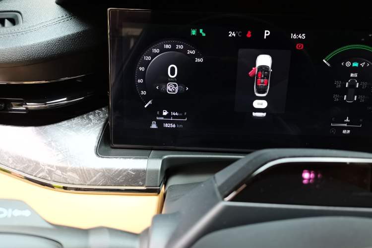 Used Lynk & Co 09 2021 2.0T Halo Six-Seater Odometer Close Up
