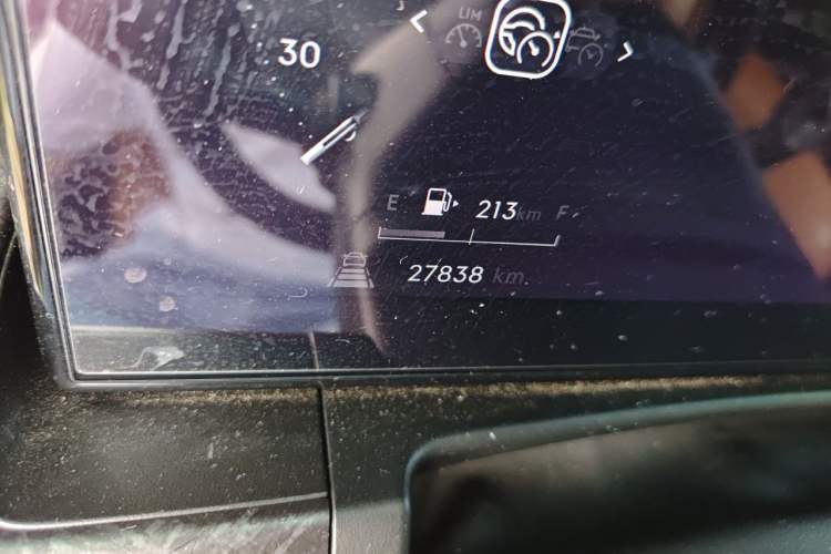 Used Lynk & Co 09 2021 2.0T Halo Six-Seater Odometer Close Up