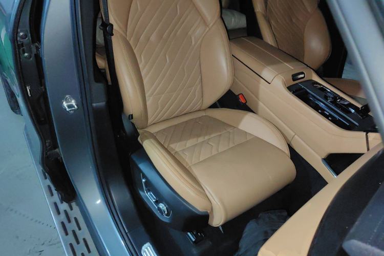 Used Lynk & Co 09 2021 2.0T Halo Six-Seater Right Front Seat