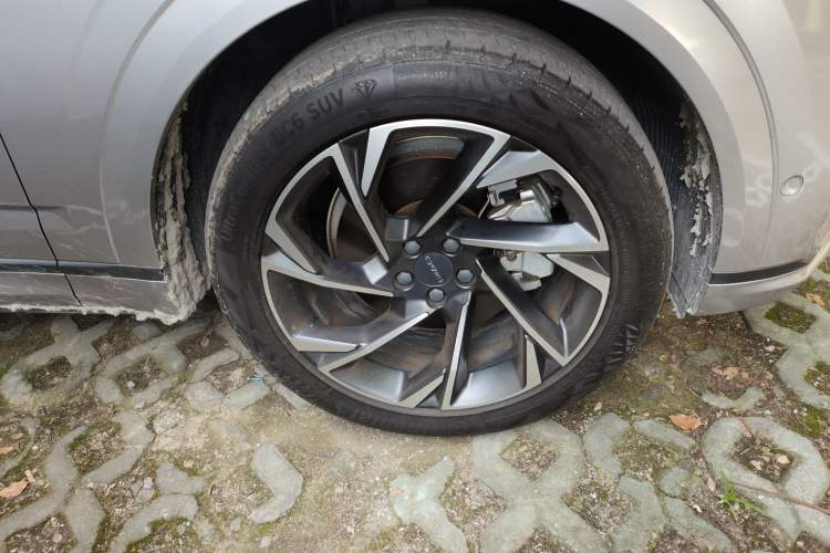 Used Lynk & Co 09 2021 2.0T Halo Six-Seater Right Front Wheel Hub