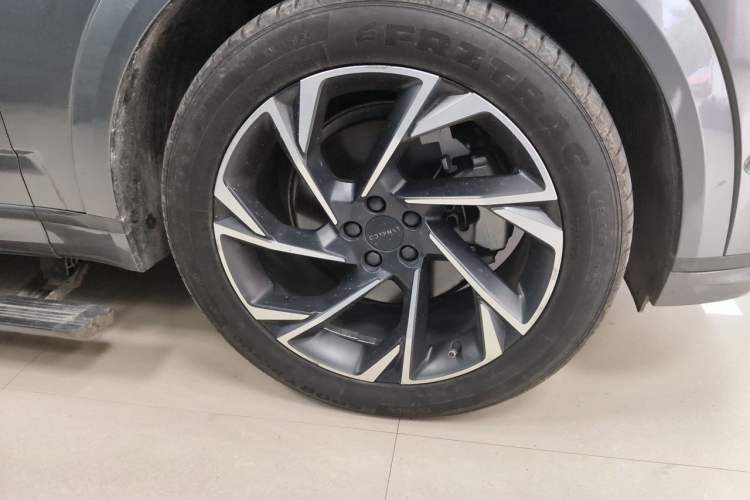 Used Lynk & Co 09 2021 2.0T Halo Six-Seater Right Front Wheel Hub