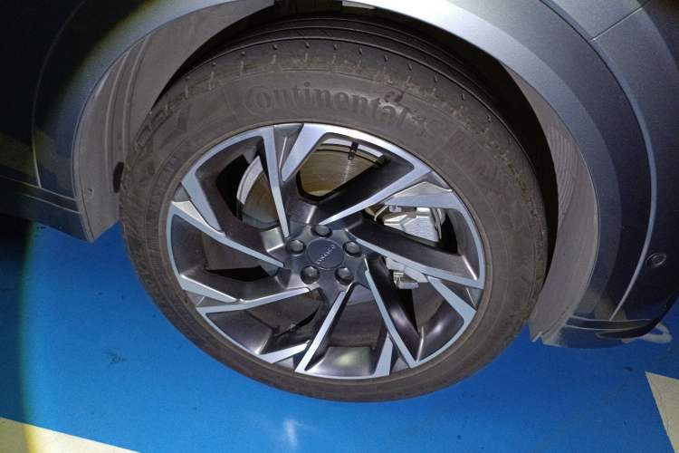 Used Lynk & Co 09 2021 2.0T Halo Six-Seater Right Front Wheel Hub