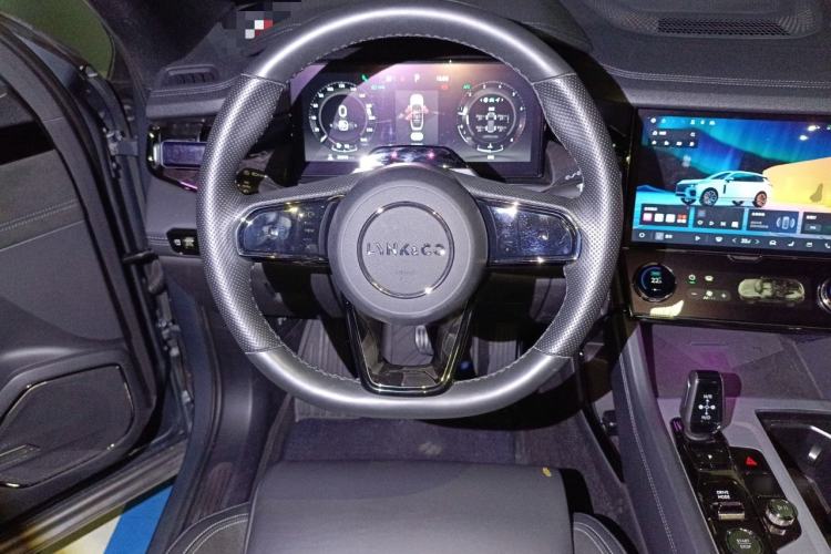 Used Lynk & Co 09 2021 2.0T Halo Six-Seater Steering Wheel