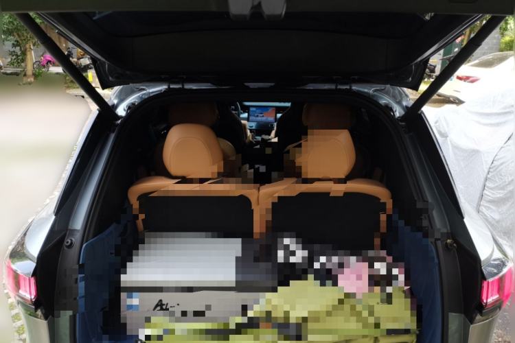 Used Lynk & Co 09 2021 2.0T Halo Six-Seater Trunk