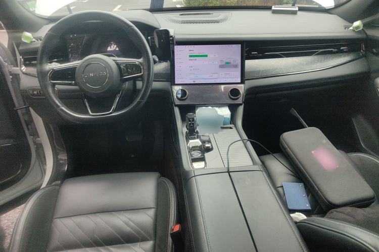 Used Lynk & Co 09 2021 2.0T Halo Six-Seater Center Console