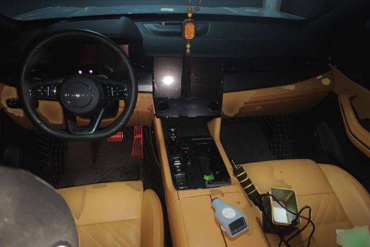 Used Lynk & Co 09 2021 2.0T Halo Six-Seater Center Console