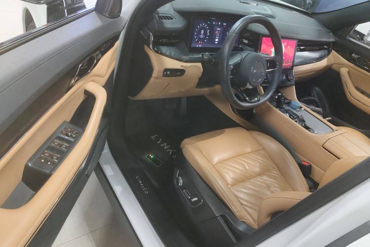 Used Lynk & Co 09 2021 2.0T Halo Six-Seater Driver Seat