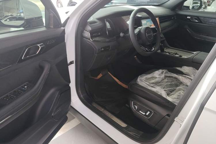 Used Lynk & Co 09 2021 2.0T Halo Six-Seater Driver Seat