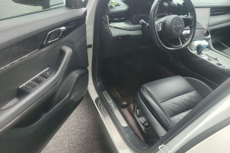 Used Lynk & Co 09 2021 2.0T Halo Six-Seater Driver Seat