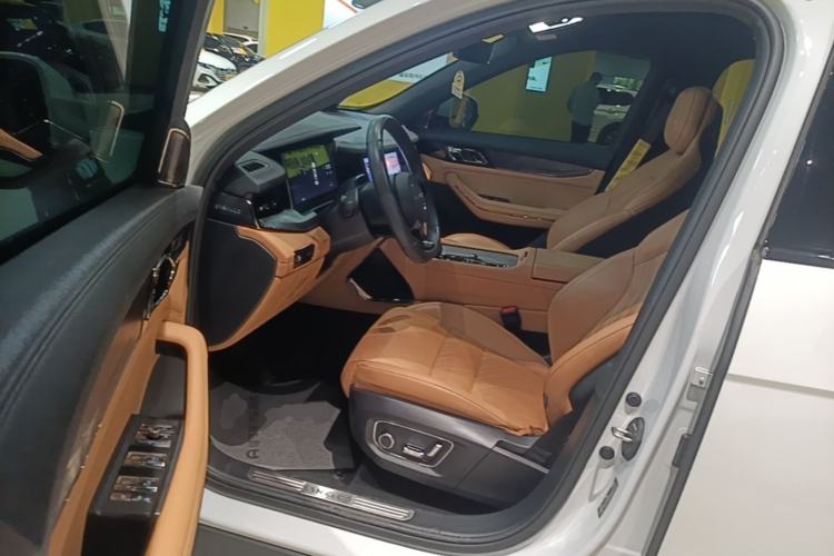 Used Lynk & Co 09 2021 2.0T Halo Six-Seater Driver Seat