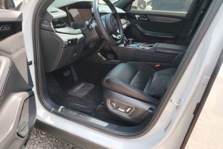 Used Lynk & Co 09 2021 2.0T Halo Six-Seater Driver Seat