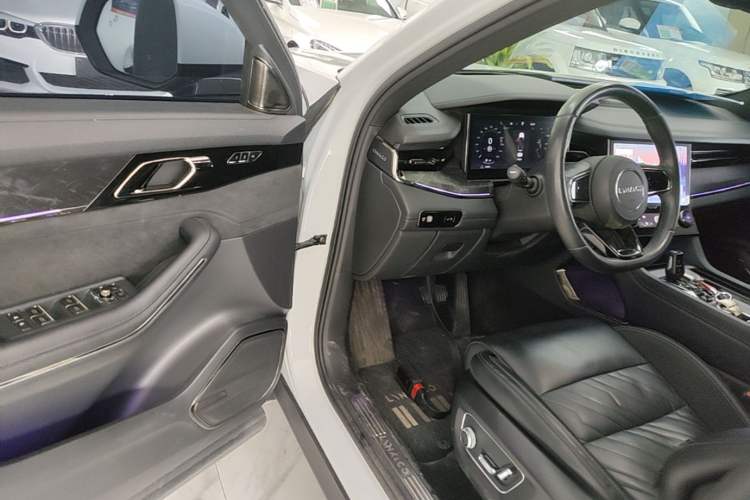 Used Lynk & Co 09 2021 2.0T Halo Six-Seater Driver Seat