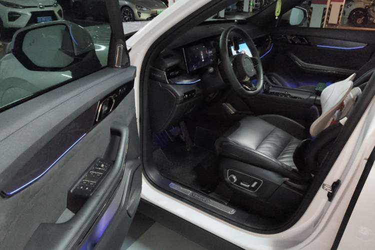 Used Lynk & Co 09 2021 2.0T Halo Six-Seater Driver Seat