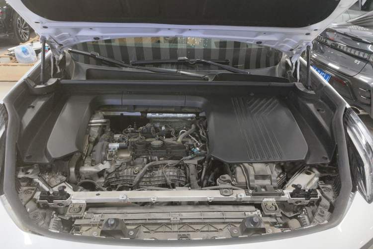 Used Lynk & Co 09 2021 2.0T Halo Six-Seater Engine Bay