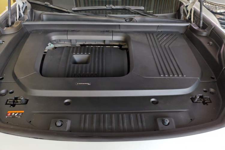 Used Lynk & Co 09 2021 2.0T Halo Six-Seater Engine Bay