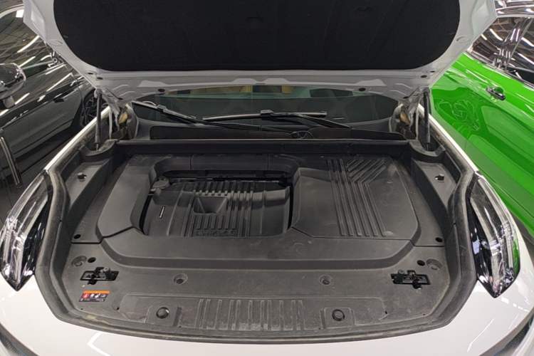 Used Lynk & Co 09 2021 2.0T Halo Seven-Seater Engine Bay