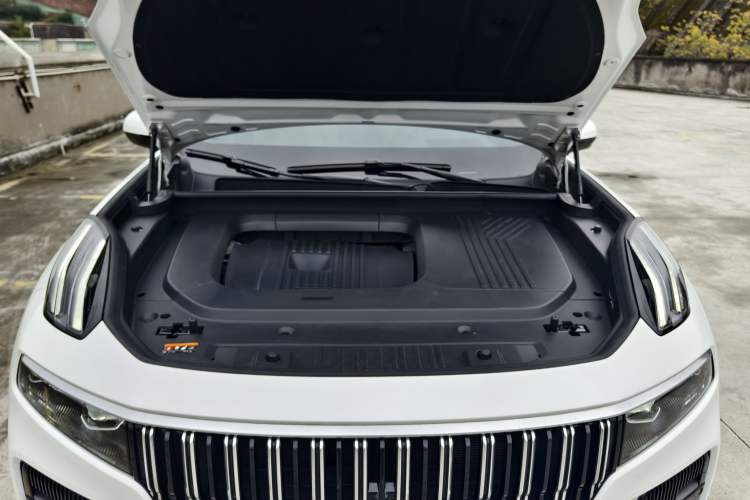 Used Lynk & Co 09 2021 2.0T Halo Six-Seater Engine Bay
