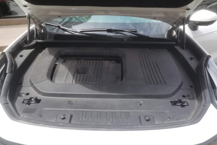 Used Lynk & Co 09 2021 2.0T Halo Six-Seater Engine Bay