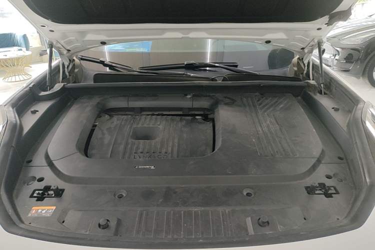 Used Lynk & Co 09 2021 2.0T Halo Six-Seater Engine Bay