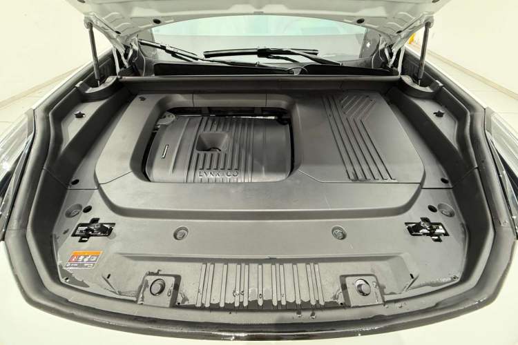 Used Lynk & Co 09 2021 2.0T Halo Six-Seater Engine Bay