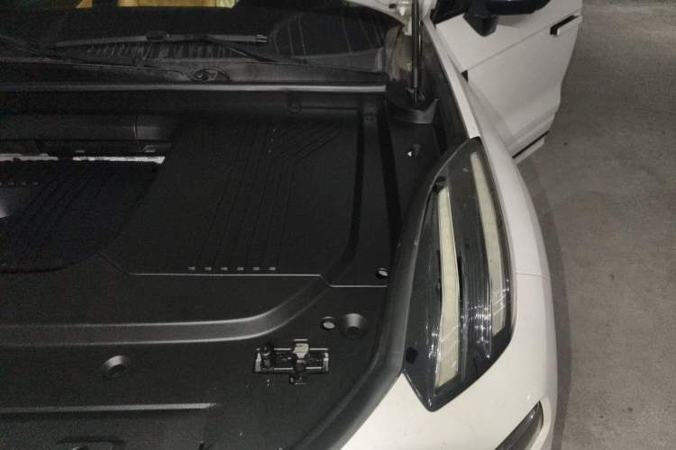 Used Lynk & Co 09 2021 2.0T Halo Six-Seater Engine Bay Left