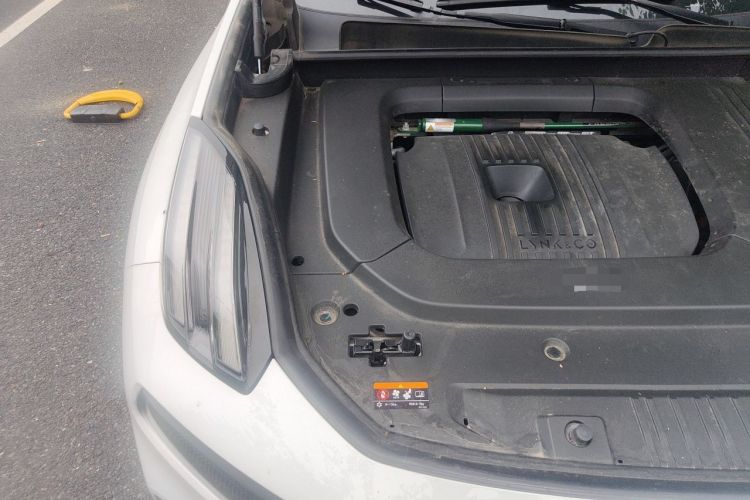 Used Lynk & Co 09 2021 2.0T Halo Six-Seater Engine Bay Right