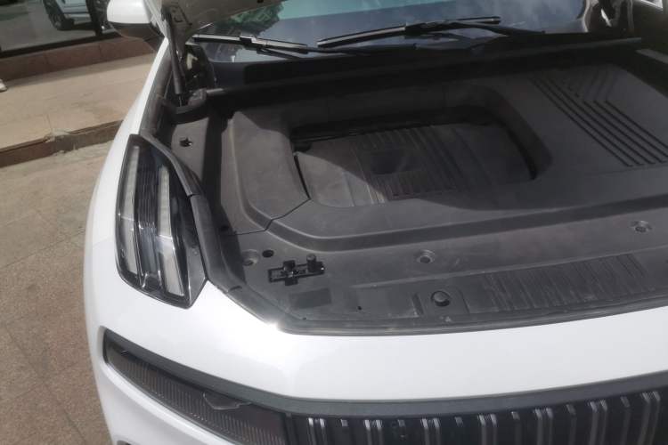 Used Lynk & Co 09 2021 2.0T Halo Six-Seater Engine Bay Right