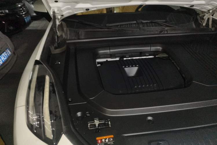 Used Lynk & Co 09 2021 2.0T Halo Six-Seater Engine Bay Right