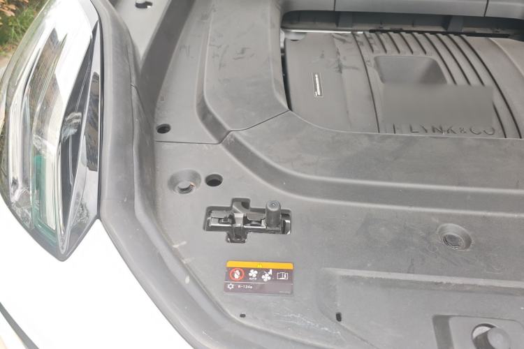 Used Lynk & Co 09 2021 2.0T Halo Six-Seater Engine Bay Right