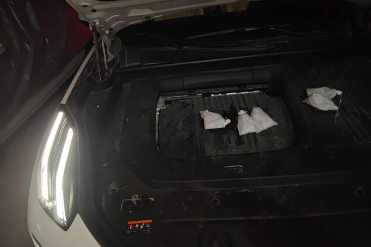 Used Lynk & Co 09 2021 2.0T Halo Six-Seater Engine Bay Right