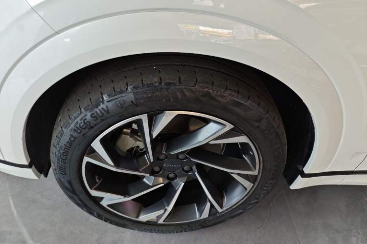 Used Lynk & Co 09 2021 2.0T Halo Six-Seater Exterior 3