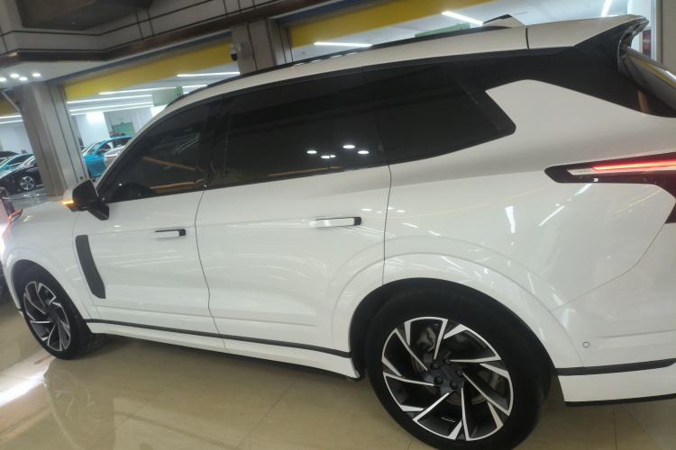 Used Lynk & Co 09 2021 2.0T Halo Six-Seater Exterior 3