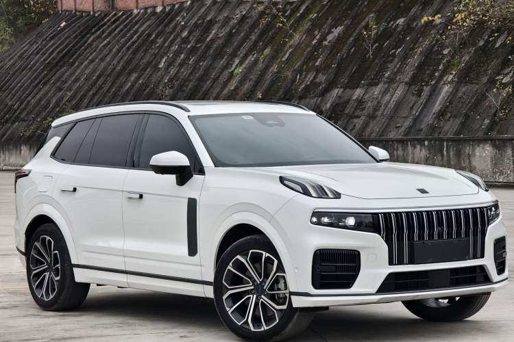 Used Lynk & Co 09 2021 2.0T Halo Six-Seater Exterior 4