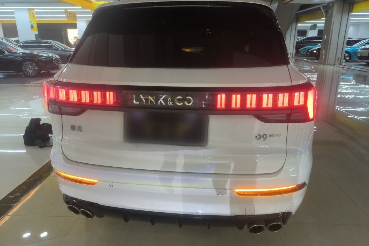 Used Lynk & Co 09 2021 2.0T Halo Six-Seater Exterior 4