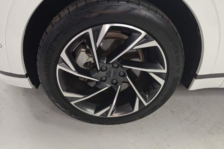 Used Lynk & Co 09 2021 2.0T Halo Seven-Seater Exterior 4