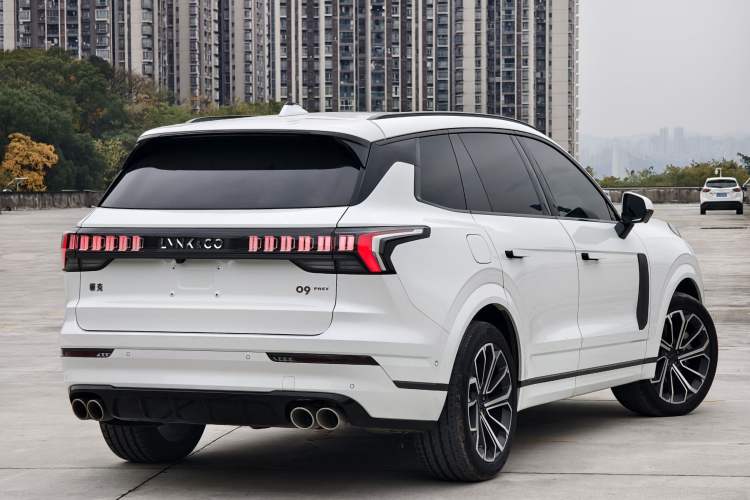 Used Lynk & Co 09 2021 2.0T Halo Six-Seater Exterior 6