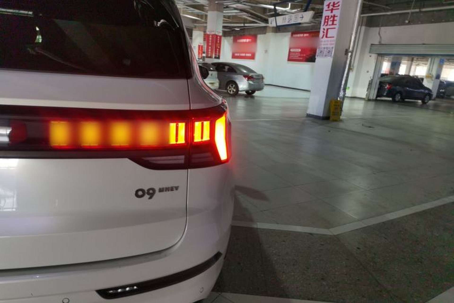 Used Lynk & Co 09 2021 2.0T Halo Six-Seater Exterior 6