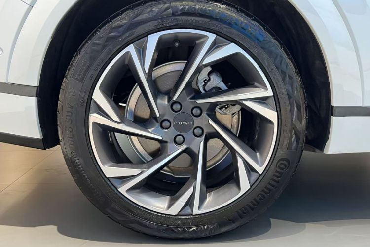 Used Lynk & Co 09 2021 2.0T Halo Six-Seater Exterior 7