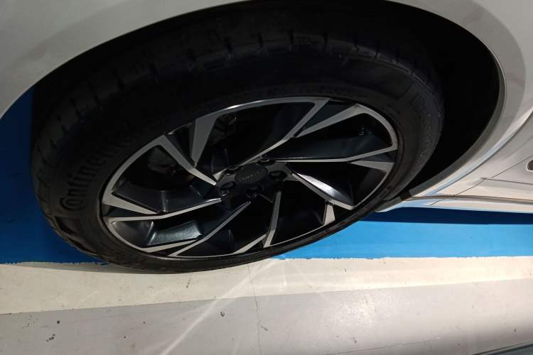 Used Lynk & Co 09 2021 2.0T Ultra Six-Seater Exterior 7