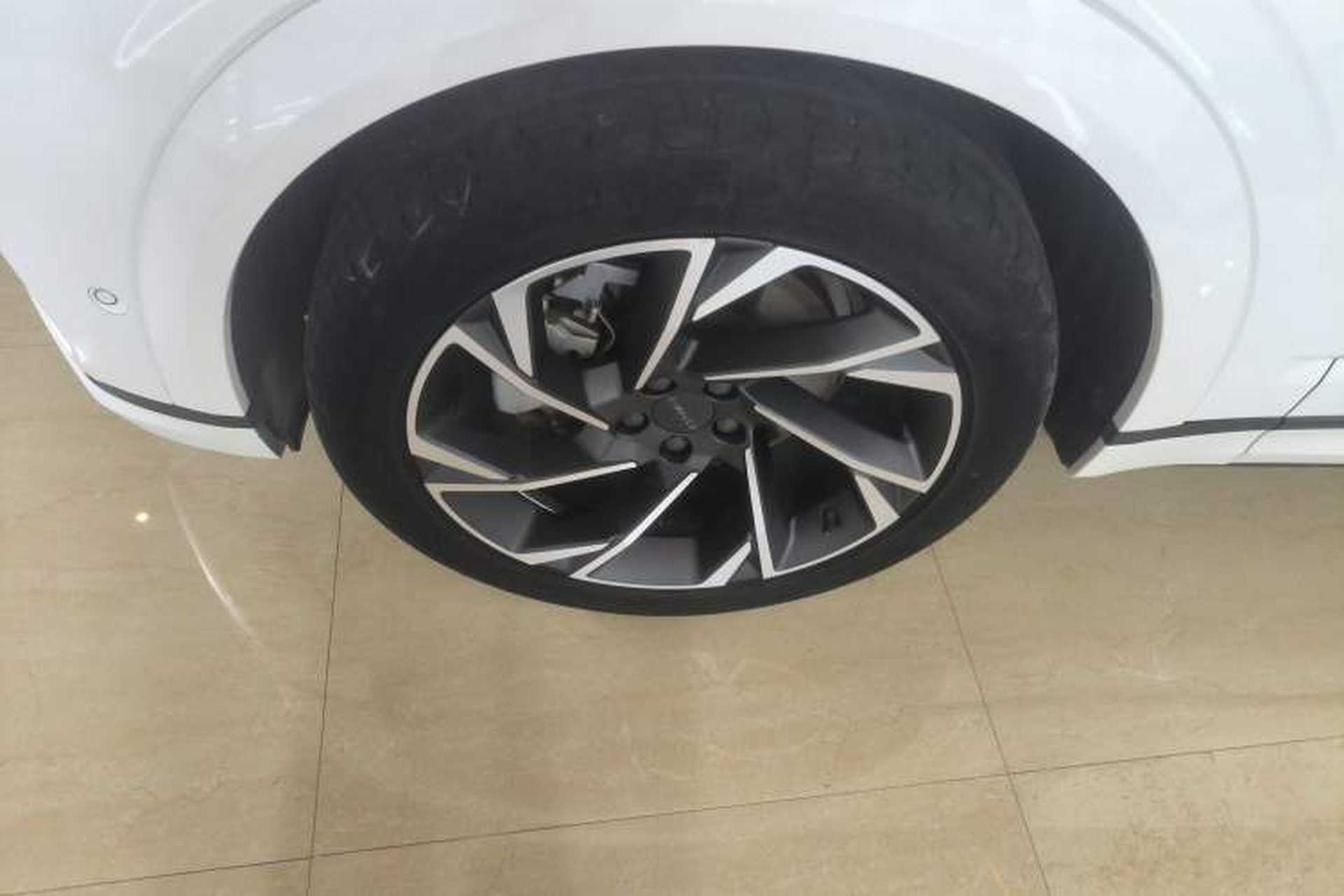 Used Lynk & Co 09 2021 2.0T Halo Six-Seater Exterior 7
