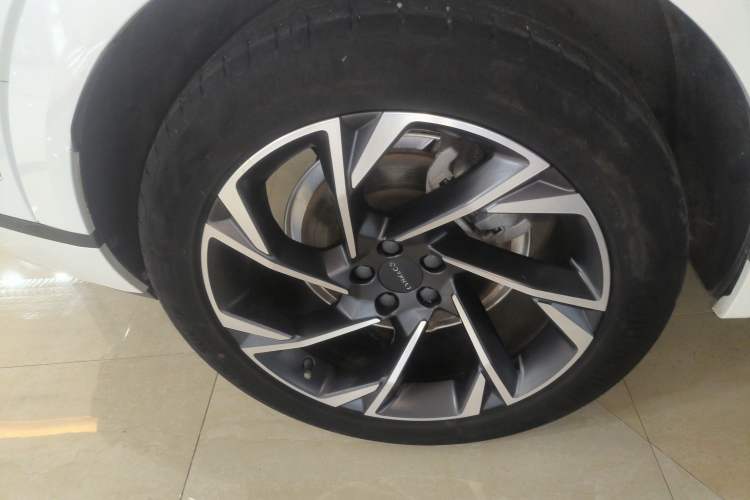 Used Lynk & Co 09 2021 2.0T Halo Six-Seater Exterior 8