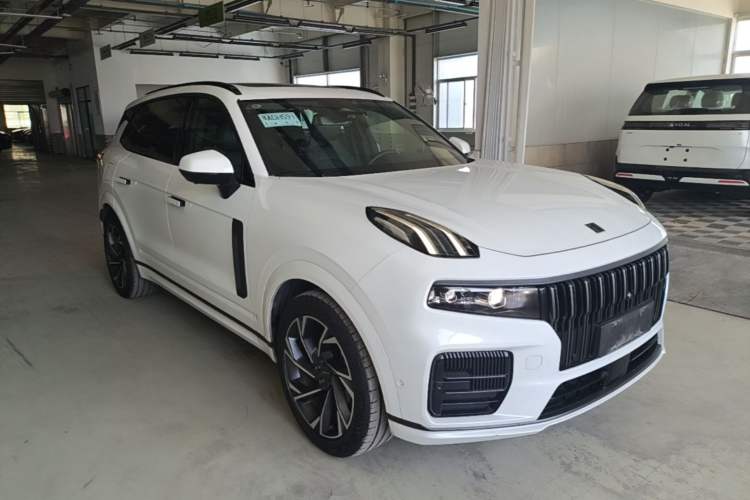 Used Lynk & Co 09 2021 2.0T Ultra Six-Seater Front Right 45 Deg