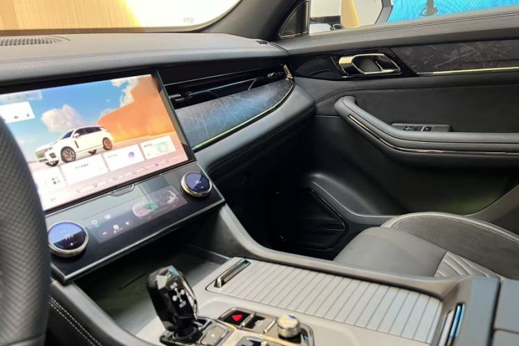 Used Lynk & Co 09 2021 2.0T Halo Six-Seater Gear Lever